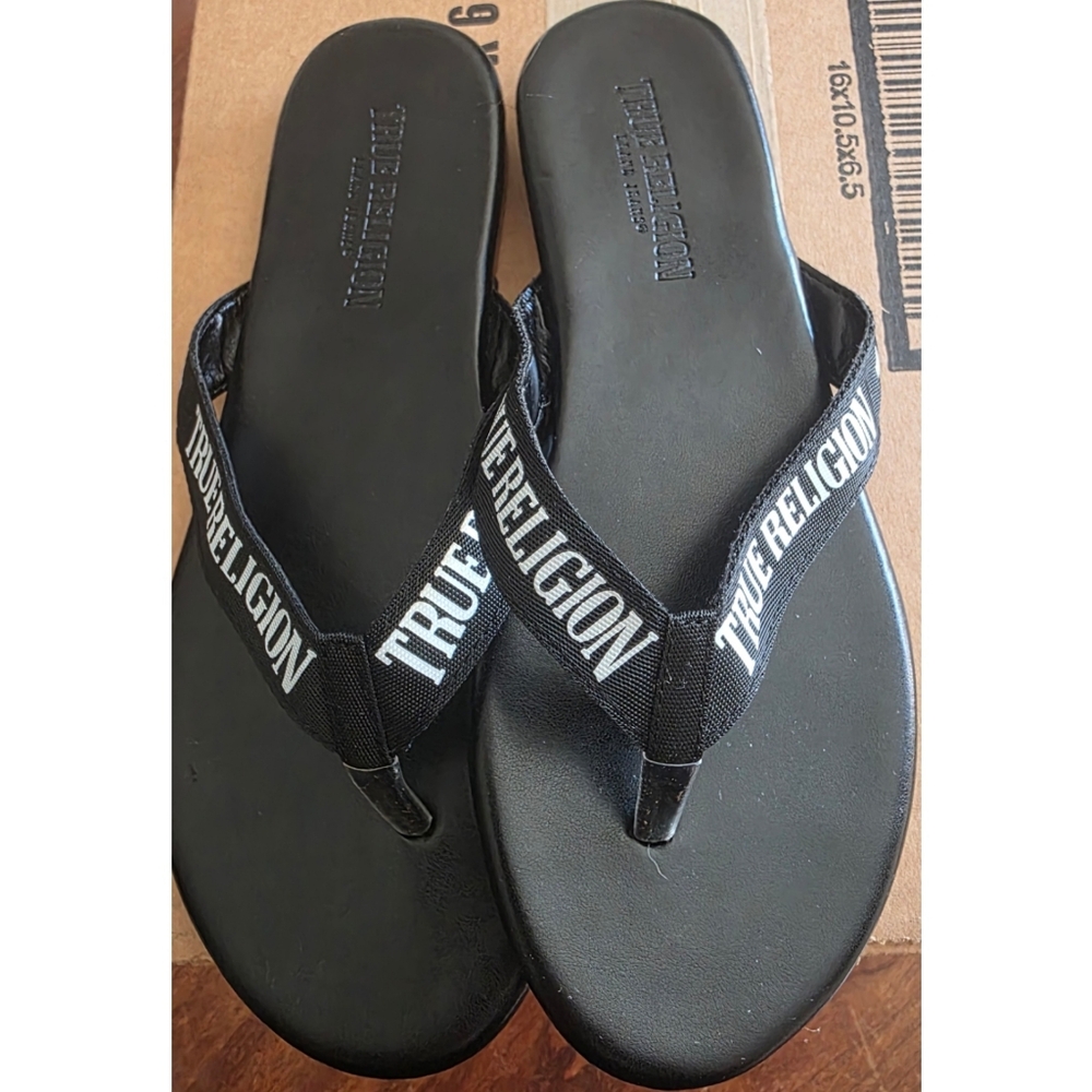 True Religion Black and White women"s Flip Flops